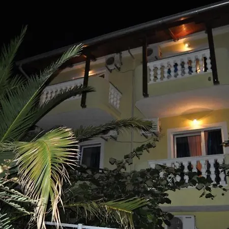 Jela With A Big Balcony Pula