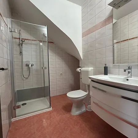 Apartment Jela With A Big Balcony *