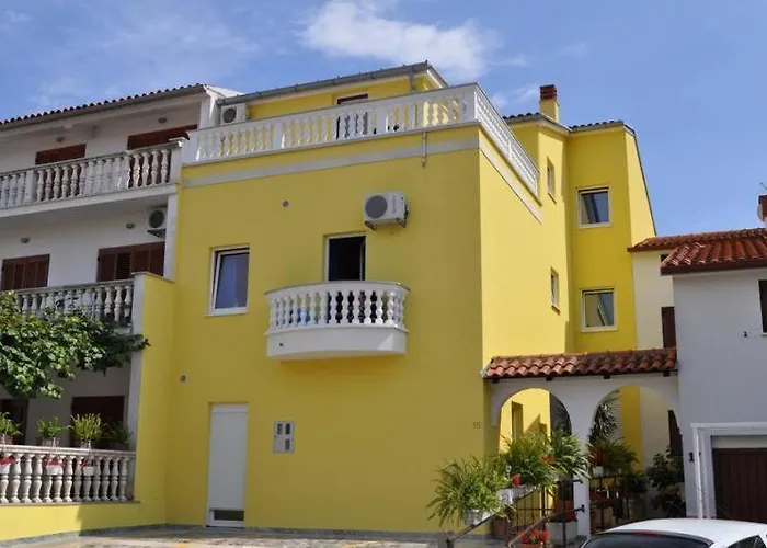 Appartamento Jela With A Big Balcony Pola