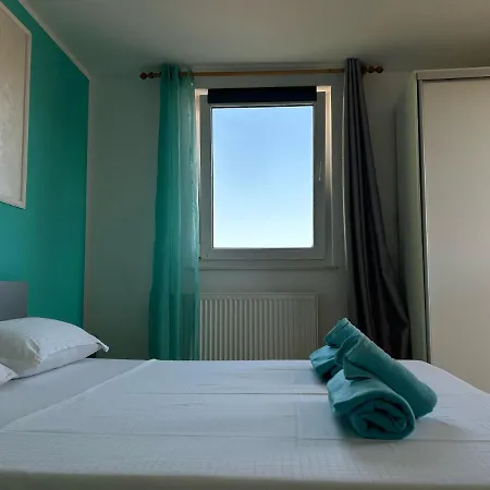 Appartement Jela With A Big Balcony *