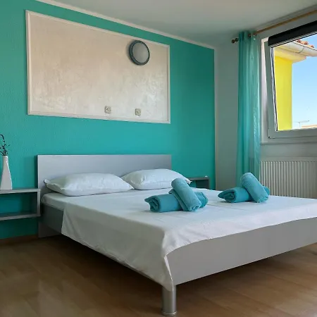 Jela With A Big Balcony Pula