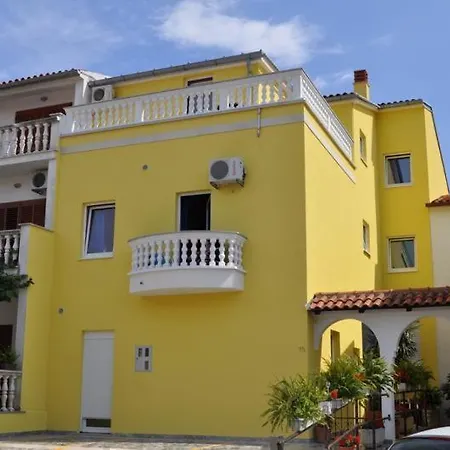 Apartament Jela With A Big Balcony Pula